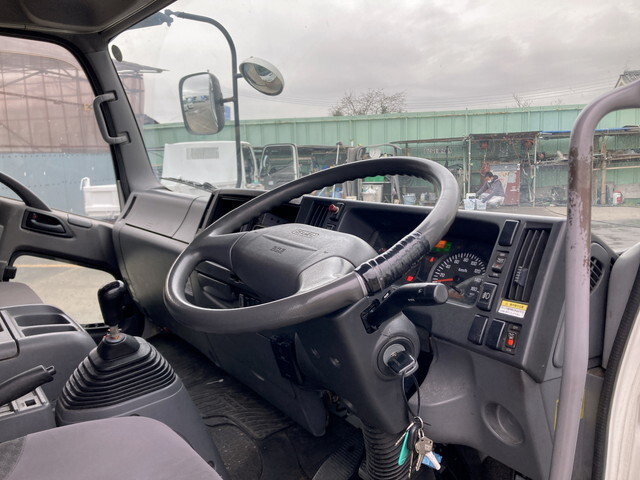 いすゞフォワードアルミウイング中型（4t）[写真32]