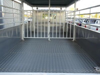 三菱ふそうファイター家畜運搬車中型（4t）[写真12]