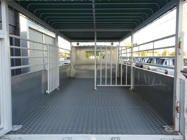 三菱ふそうファイター家畜運搬車中型（4t）[写真12]