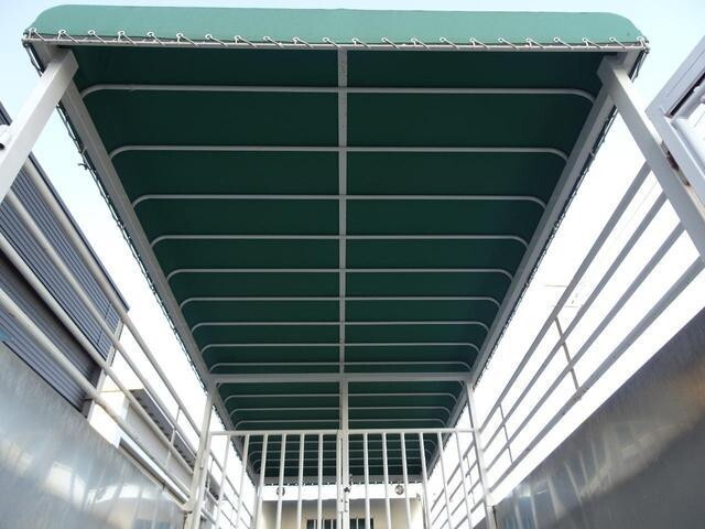 三菱ふそうファイター家畜運搬車中型（4t）[写真13]