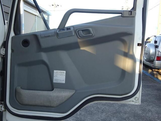 三菱ふそうファイター家畜運搬車中型（4t）[写真25]