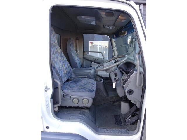 三菱ふそうファイター家畜運搬車中型（4t）[写真26]