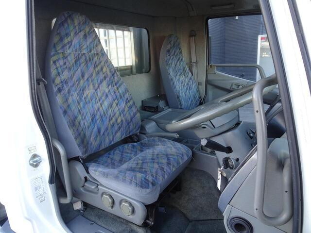 三菱ふそうファイター家畜運搬車中型（4t）[写真27]