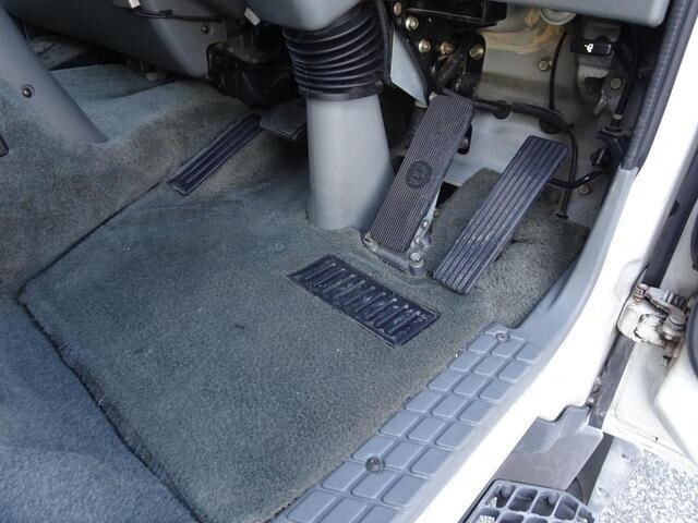 三菱ふそうファイター家畜運搬車中型（4t）[写真28]