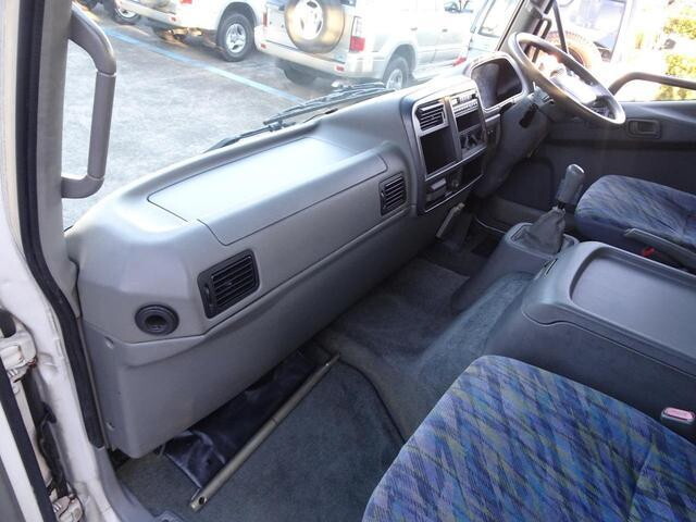 三菱ふそうファイター家畜運搬車中型（4t）[写真35]