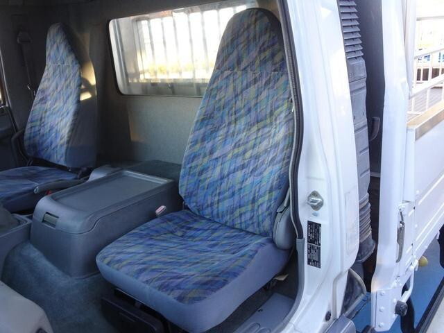 三菱ふそうファイター家畜運搬車中型（4t）[写真36]