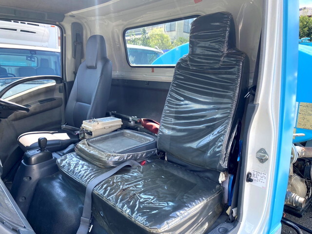 いすゞエルフ散水車小型（2t・3t）[写真32]