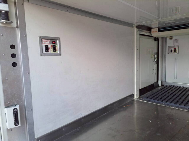 マツダその他の車種冷凍車（冷蔵車）小型（2t・3t）[写真17]