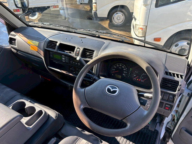 マツダその他の車種冷凍車（冷蔵車）小型（2t・3t）[写真36]