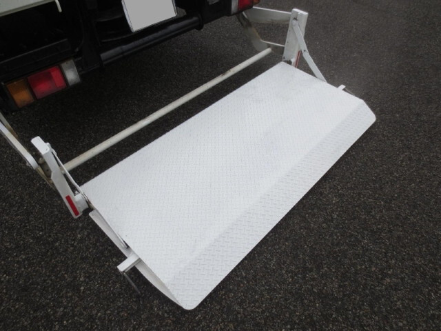 いすゞエルフダブルキャブ（Wキャブ）小型（2t・3t）[写真10]