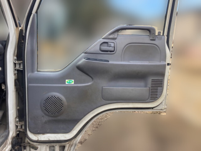 いすゞエルフ平ボディ小型（2t・3t）[写真27]