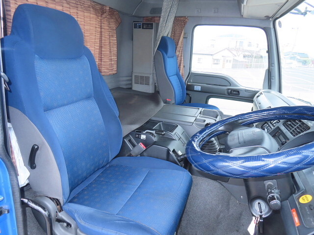 いすゞギガトレーラーヘッド（トラクターヘッド）大型（10t）[写真16]