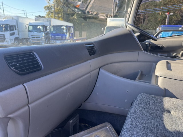 UDトラックスクオンアルミウイング大型（10t）[写真14]