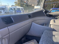 UDトラックスクオンアルミウイング大型（10t）[写真15]