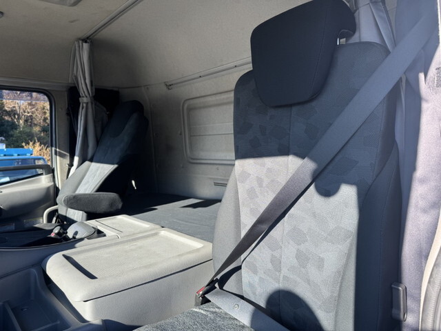 UDトラックスクオンアルミウイング大型（10t）[写真15]