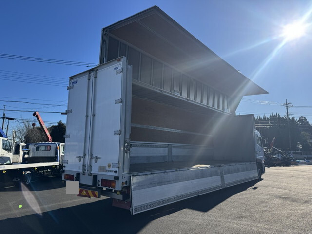 UDトラックスクオンアルミウイング大型（10t）[写真02]