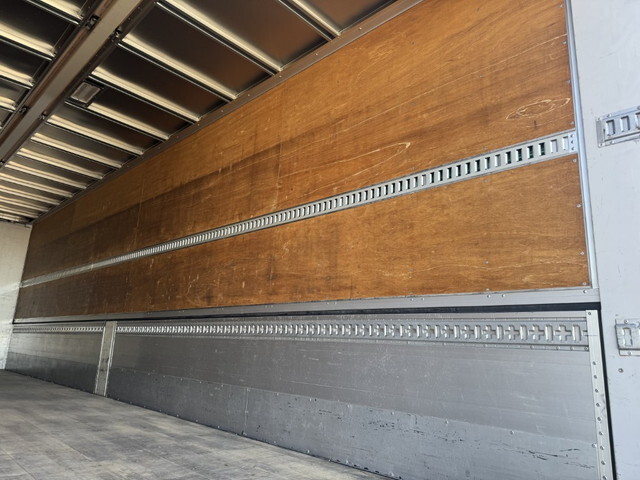 UDトラックスクオンアルミウイング大型（10t）[写真21]