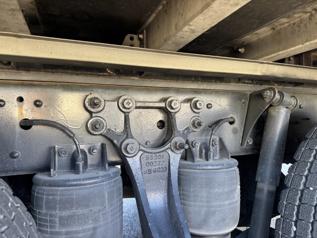 UDトラックスクオンアルミウイング大型（10t）[写真28]