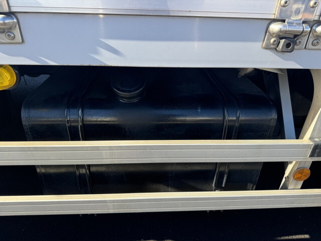 UDトラックスクオンアルミウイング大型（10t）[写真29]