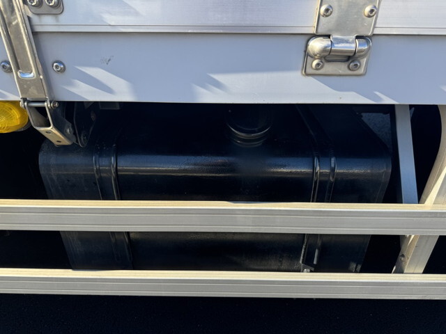 UDトラックスクオンアルミウイング大型（10t）[写真30]