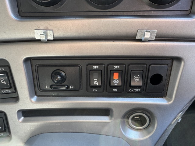 UDトラックスクオンアルミウイング大型（10t）[写真09]