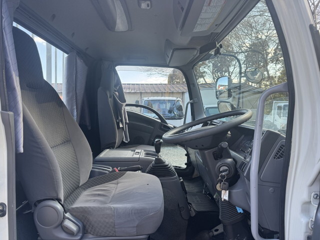 いすゞフォワード平ボディ中型（4t）[写真14]