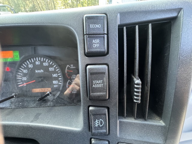 いすゞフォワード平ボディ中型（4t）[写真17]