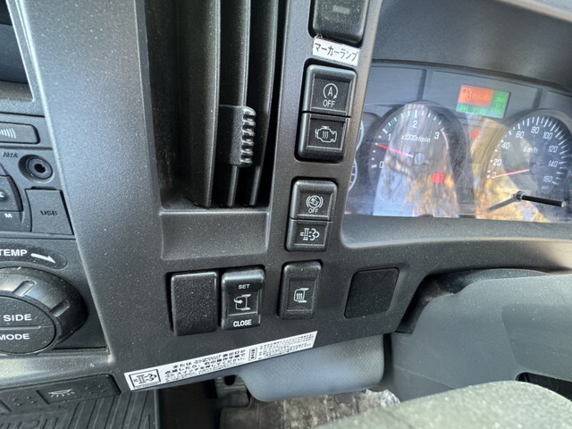 いすゞフォワード平ボディ中型（4t）[写真18]