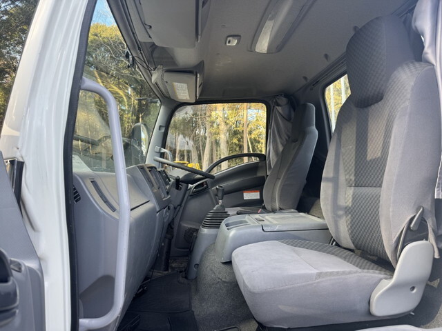 いすゞフォワード平ボディ中型（4t）[写真24]