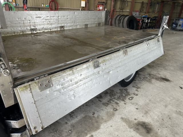 トヨタダイナアルミブロック小型（2t・3t）[写真16]