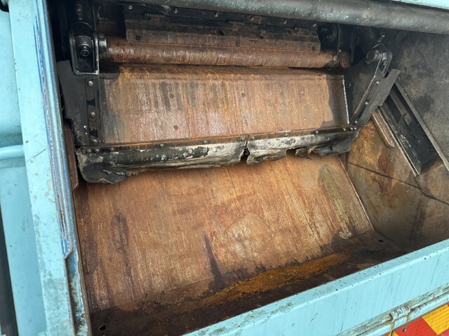 三菱ふそうファイターパッカー車（塵芥車）増トン（6t・8t）[写真17]