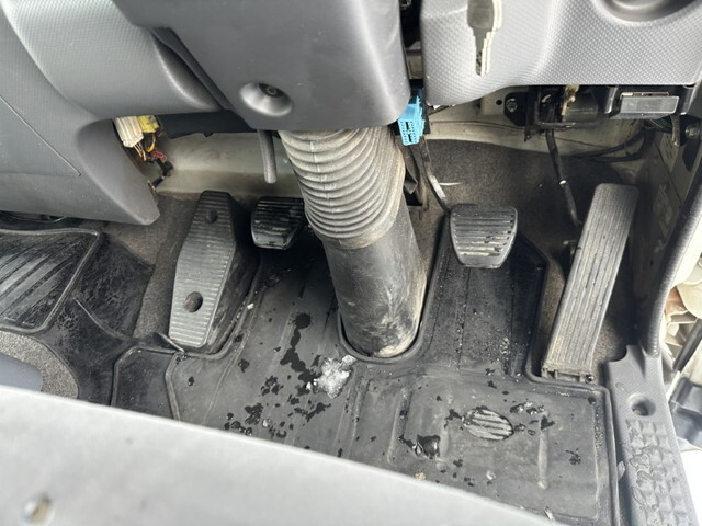 いすゞフォワード冷凍車（冷蔵車）中型（4t）[写真10]