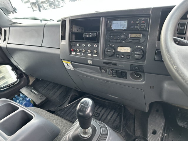 いすゞフォワード冷凍車（冷蔵車）中型（4t）[写真11]