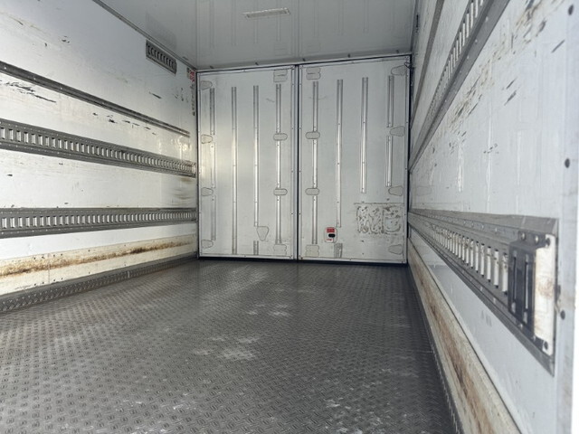 いすゞフォワード冷凍車（冷蔵車）中型（4t）[写真18]