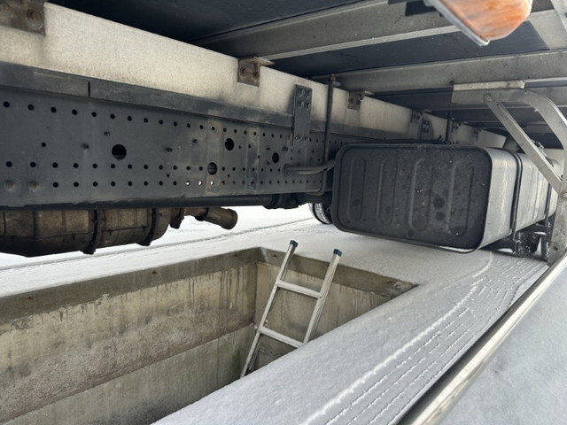 いすゞフォワード冷凍車（冷蔵車）中型（4t）[写真06]