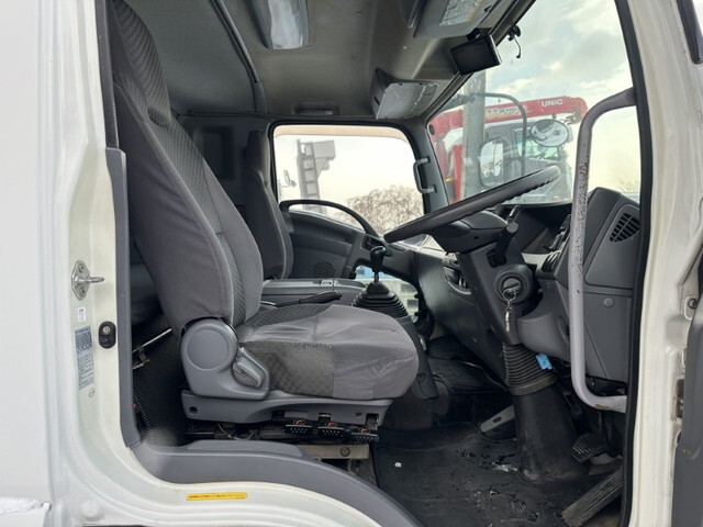 いすゞフォワード冷凍車（冷蔵車）中型（4t）[写真09]