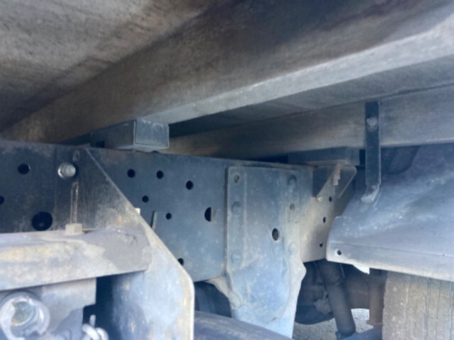 いすゞエルフ平ボディ小型（2t・3t）[写真18]