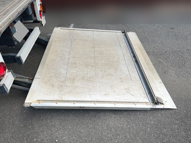 いすゞエルフアルミバン小型（2t・3t）[写真16]