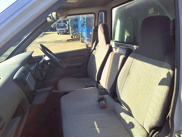 トヨタライトエース幌ウイング小型（2t・3t）[写真16]