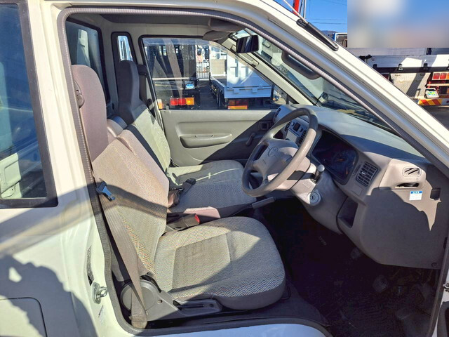 トヨタライトエース幌ウイング小型（2t・3t）[写真17]