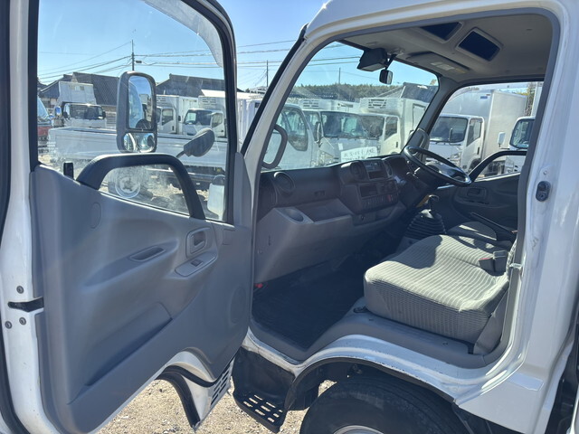 トヨタトヨエース平ボディ小型（2t・3t）[写真29]