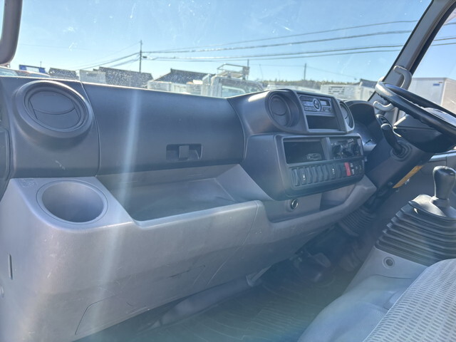 トヨタトヨエース平ボディ小型（2t・3t）[写真31]