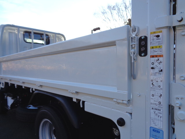 三菱ふそうキャンター平ボディ小型（2t・3t）[写真21]