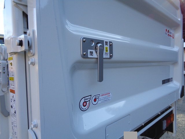 三菱ふそうキャンター平ボディ小型（2t・3t）[写真22]