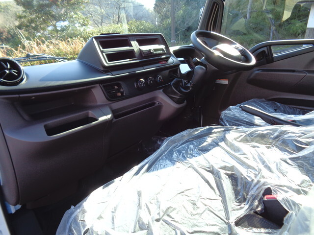 三菱ふそうキャンター平ボディ小型（2t・3t）[写真32]