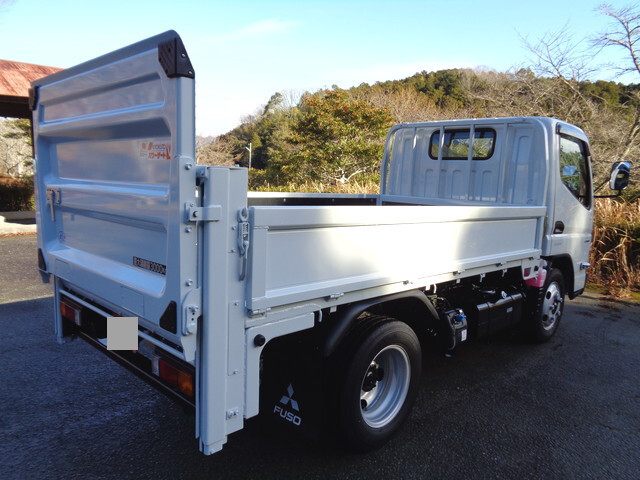 三菱ふそうキャンター平ボディ小型（2t・3t）[写真08]
