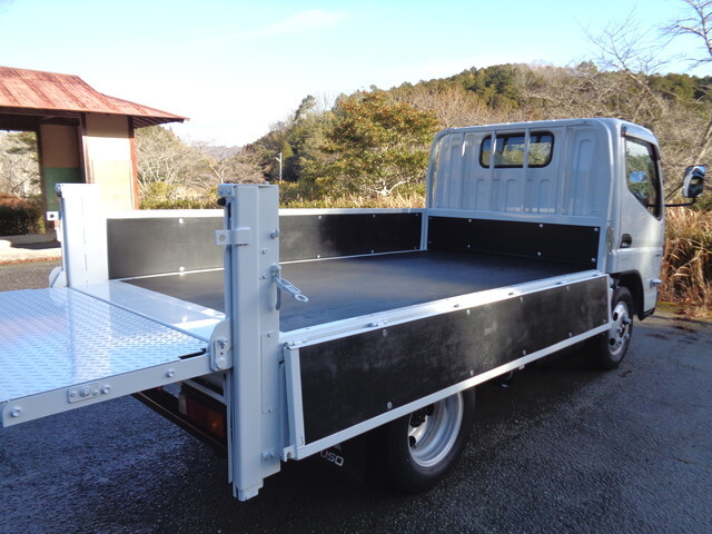 三菱ふそうキャンター平ボディ小型（2t・3t）[写真09]