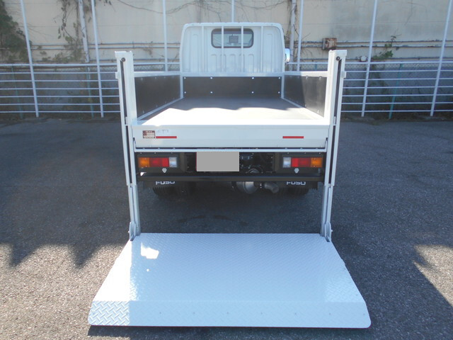 三菱ふそうキャンター平ボディ小型（2t・3t）[写真10]