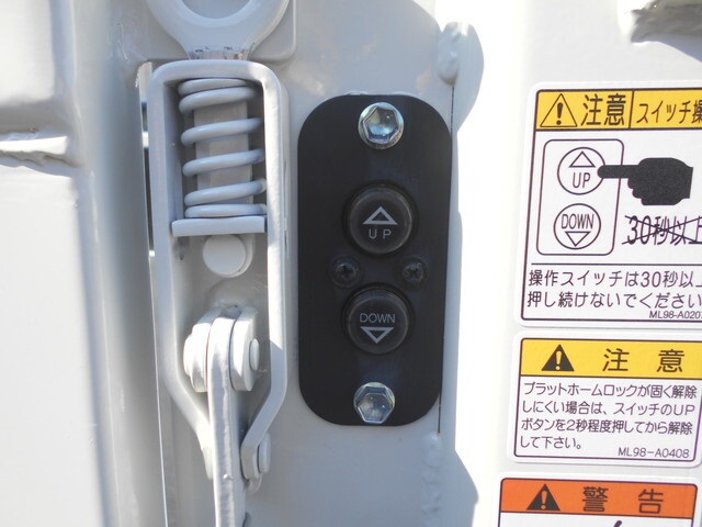 三菱ふそうキャンター平ボディ小型（2t・3t）[写真12]