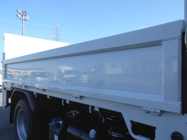 三菱ふそうキャンター平ボディ小型（2t・3t）[写真14]